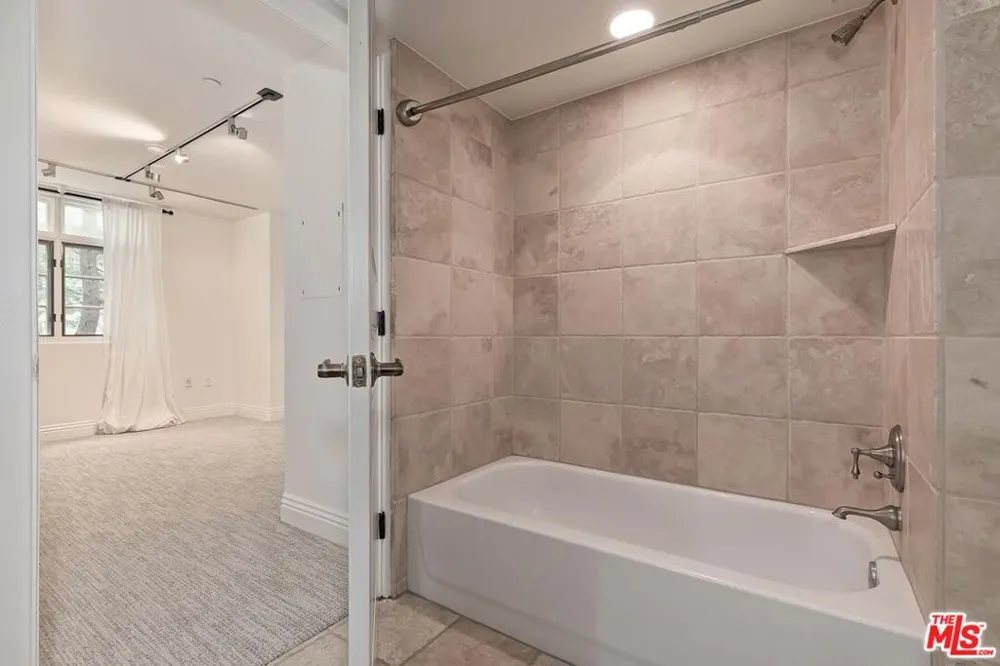 10795 Wilshire Boulevard #101 Los Angeles, CA 90024