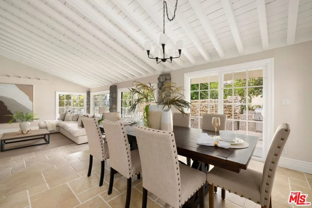 4615 White Oak Place Los Angeles, CA 91316