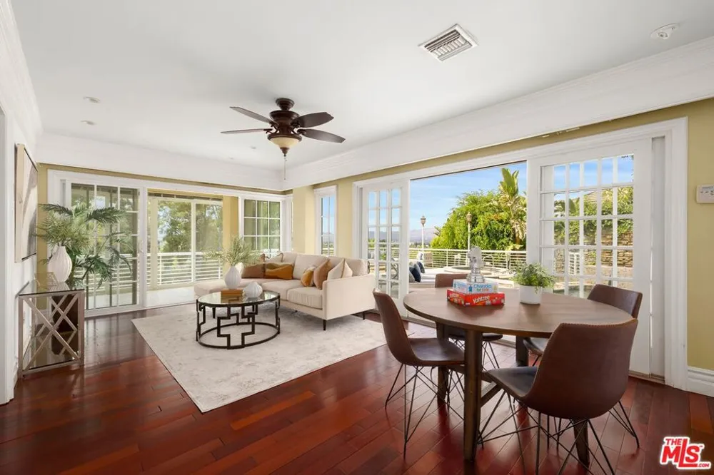 4615 White Oak Place Los Angeles, CA 91316