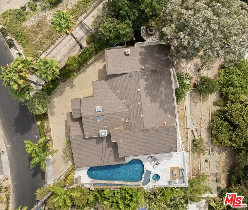 4615 White Oak Place Los Angeles, CA 91316