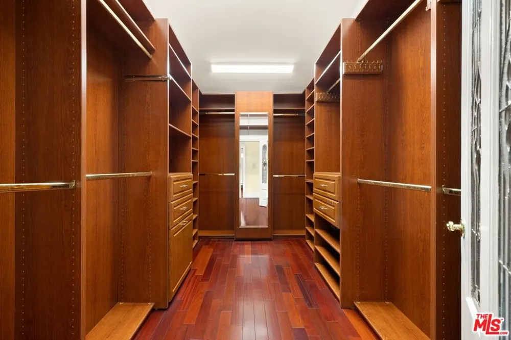 4615 White Oak Place Los Angeles, CA 91316