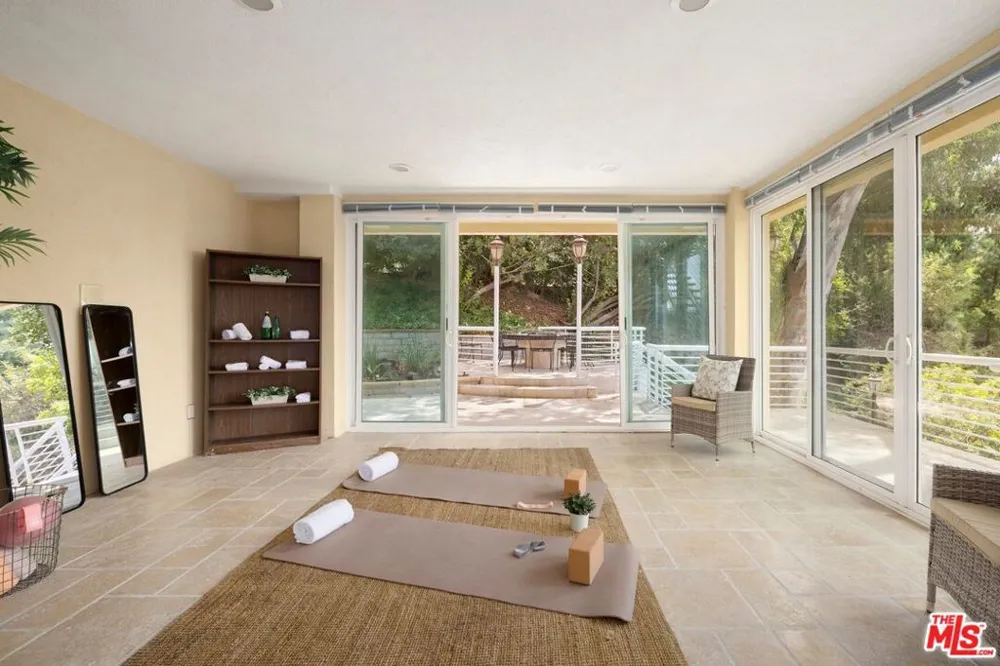 4615 White Oak Place Los Angeles, CA 91316