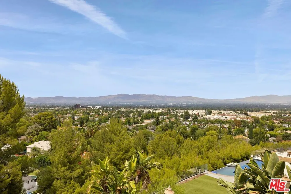 4615 White Oak Place Los Angeles, CA 91316
