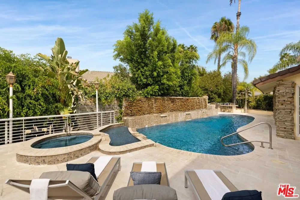4615 White Oak Place Los Angeles, CA 91316