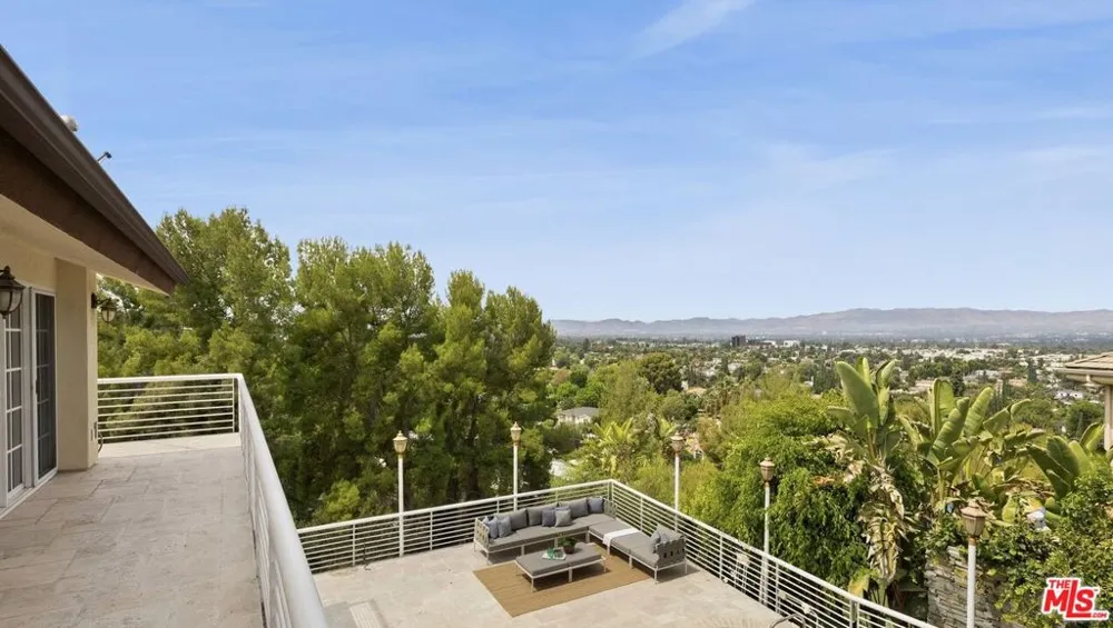 4615 White Oak Place Los Angeles, CA 91316