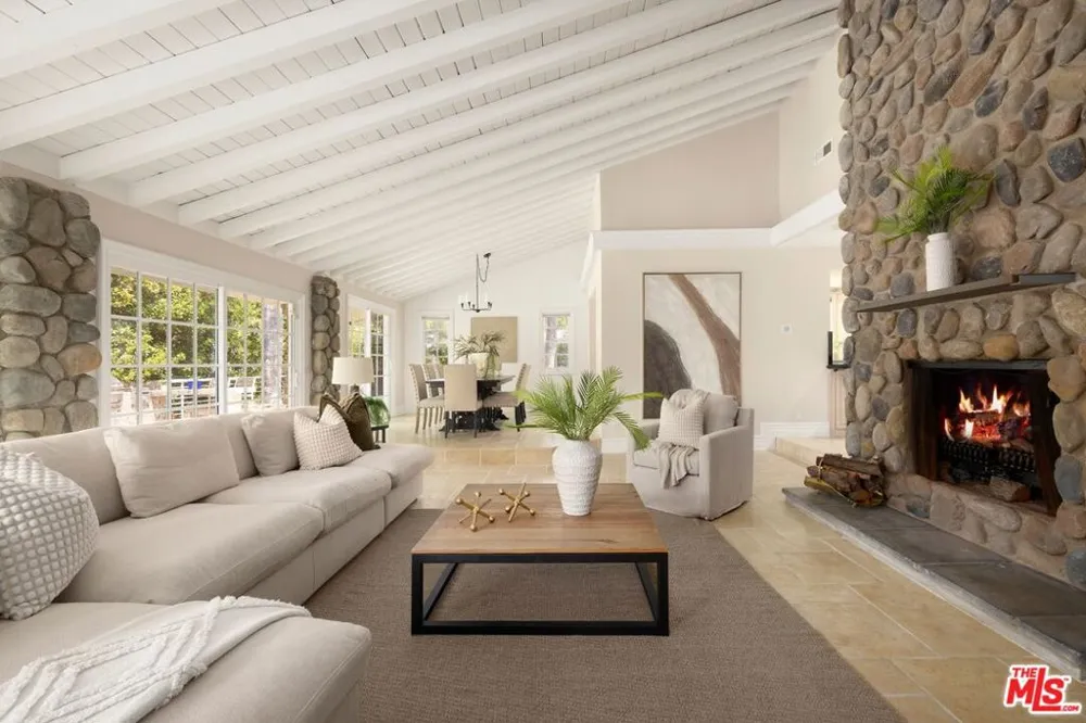 4615 White Oak Place Los Angeles, CA 91316
