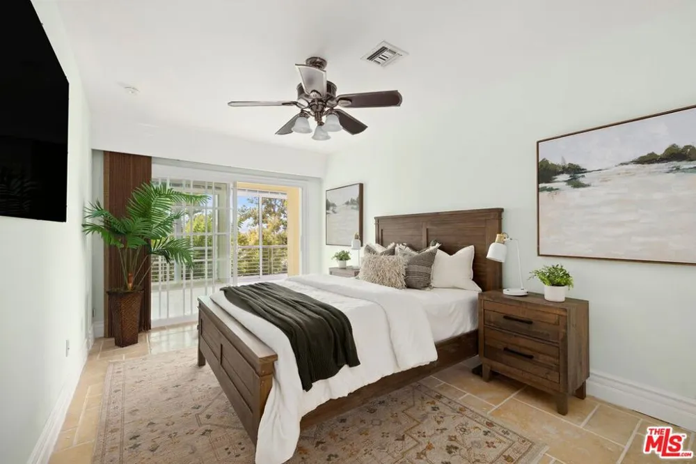 4615 White Oak Place Los Angeles, CA 91316