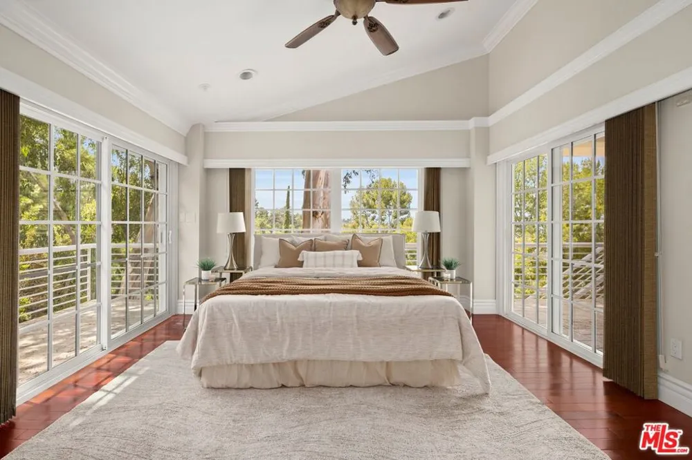 4615 White Oak Place Los Angeles, CA 91316