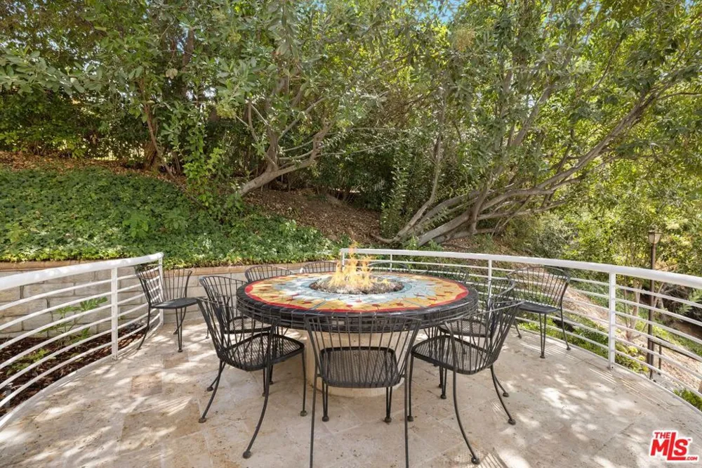 4615 White Oak Place Los Angeles, CA 91316