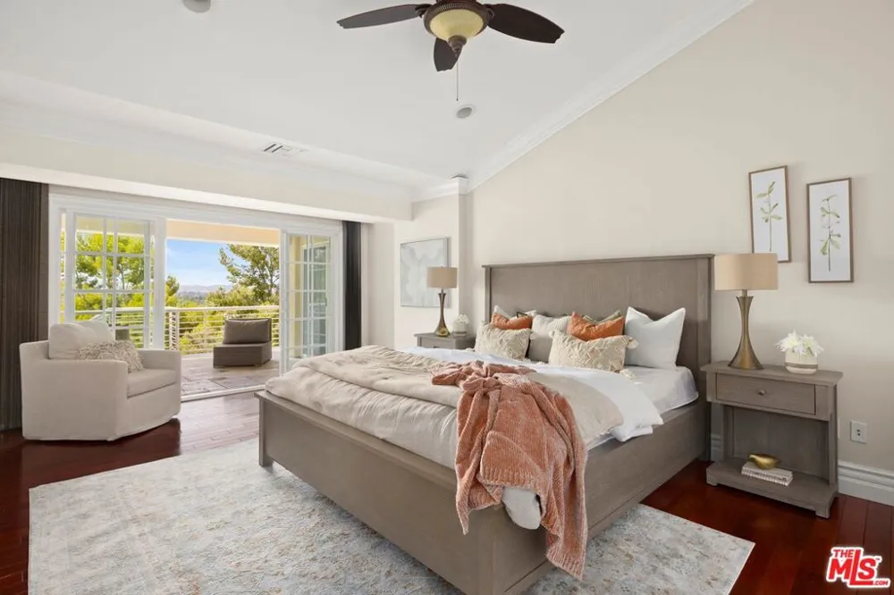 4615 White Oak Place Los Angeles, CA 91316