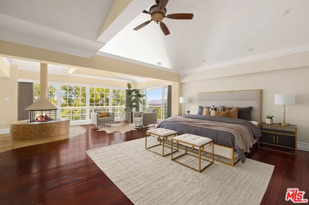 4615 White Oak Place Los Angeles, CA 91316