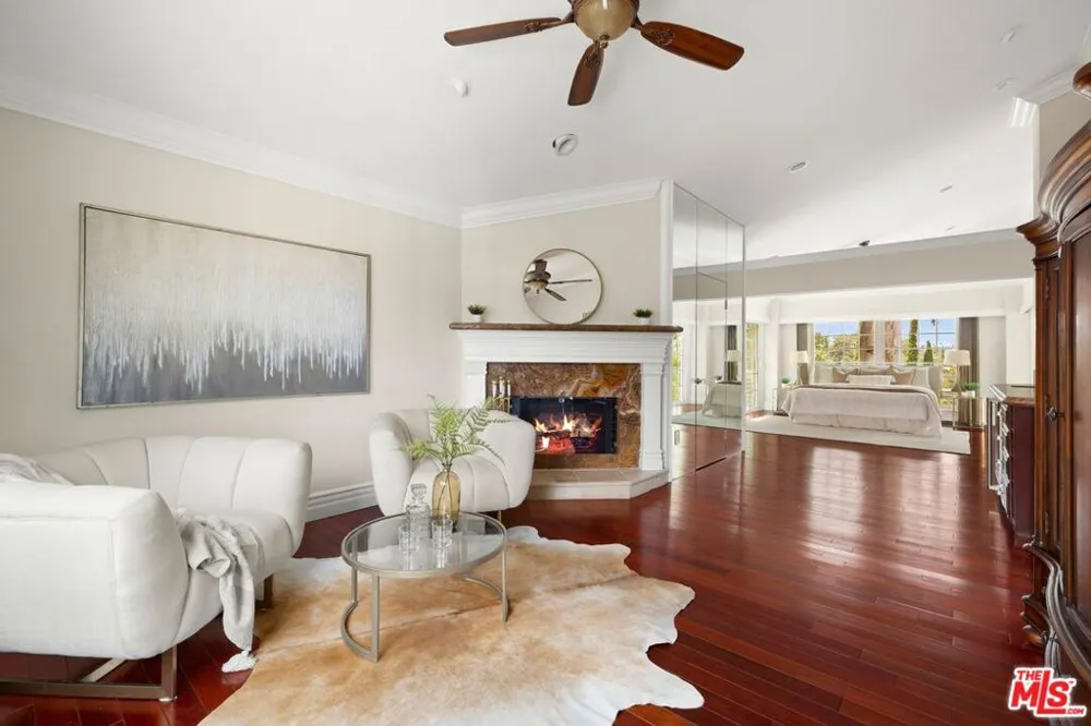 4615 White Oak Place Los Angeles, CA 91316