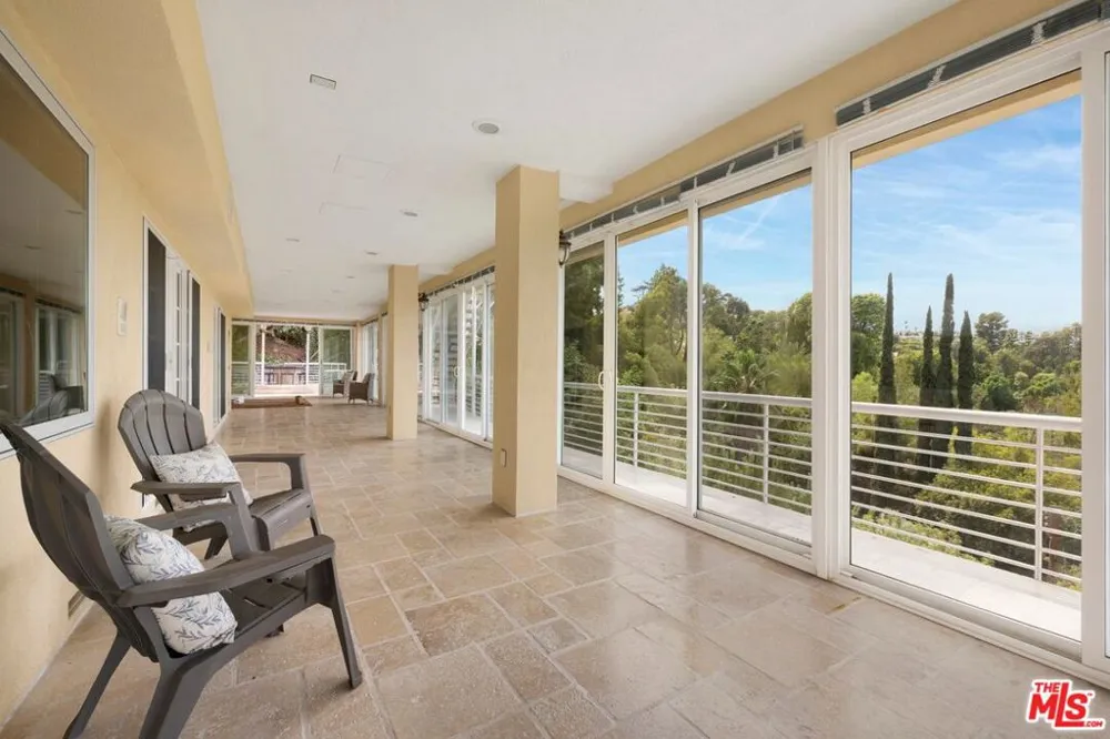 4615 White Oak Place Los Angeles, CA 91316