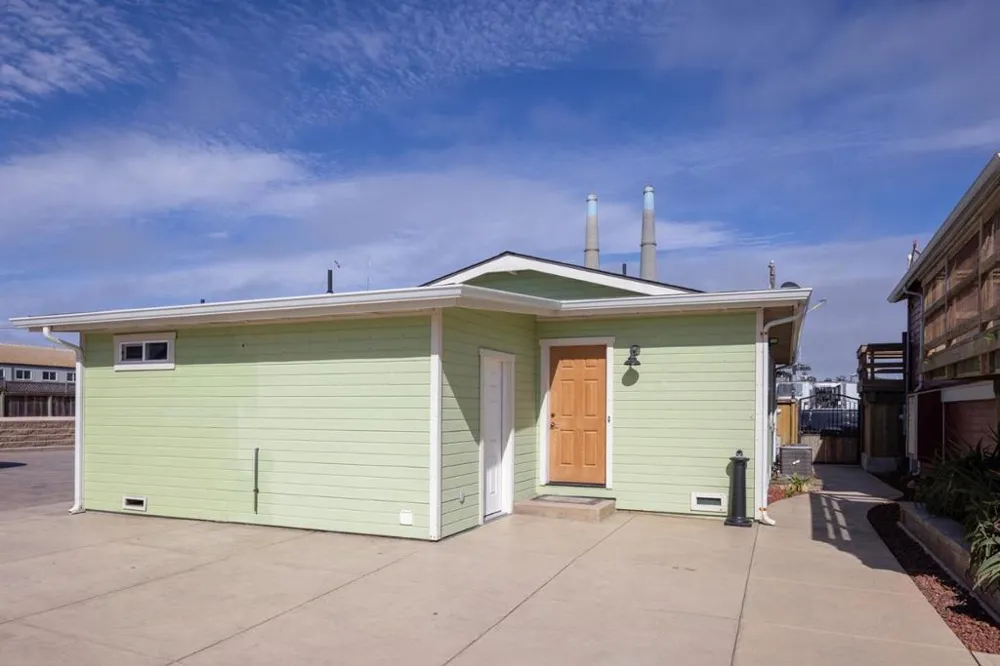 75507552 Sandholdt Road Moss Landing, CA 95039