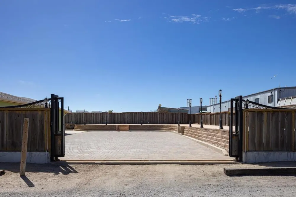 75507552 Sandholdt Road Moss Landing, CA 95039