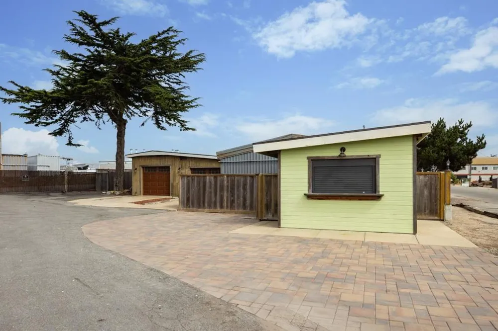 75507552 Sandholdt Road Moss Landing, CA 95039