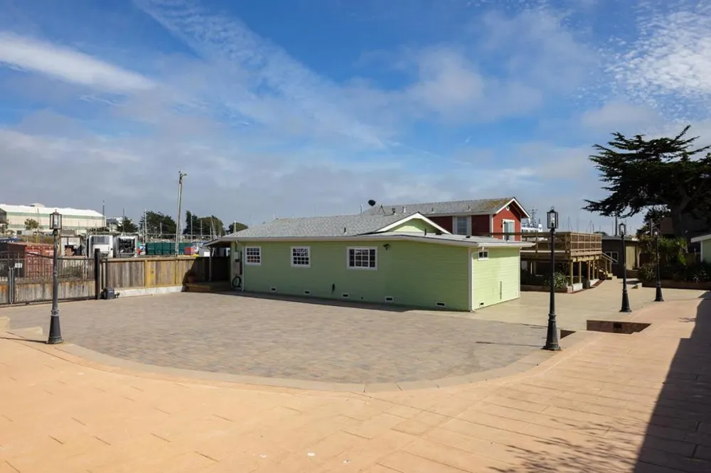 75507552 Sandholdt Road Moss Landing, CA 95039