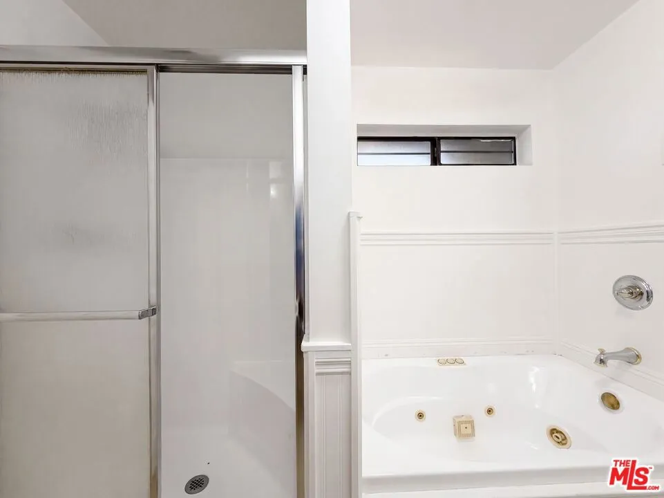 2359 100th Street Rosamond, CA 93560