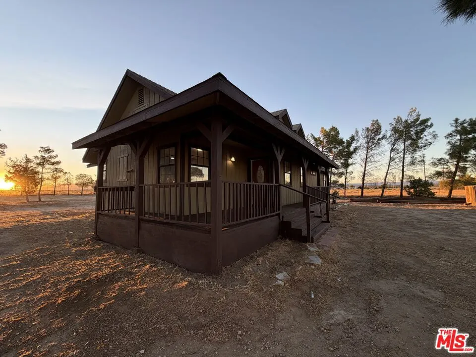 2359 100th Street Rosamond, CA 93560