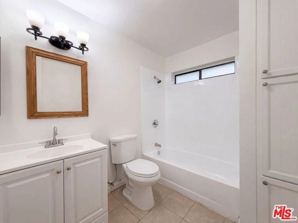 2359 100th Street Rosamond, CA 93560