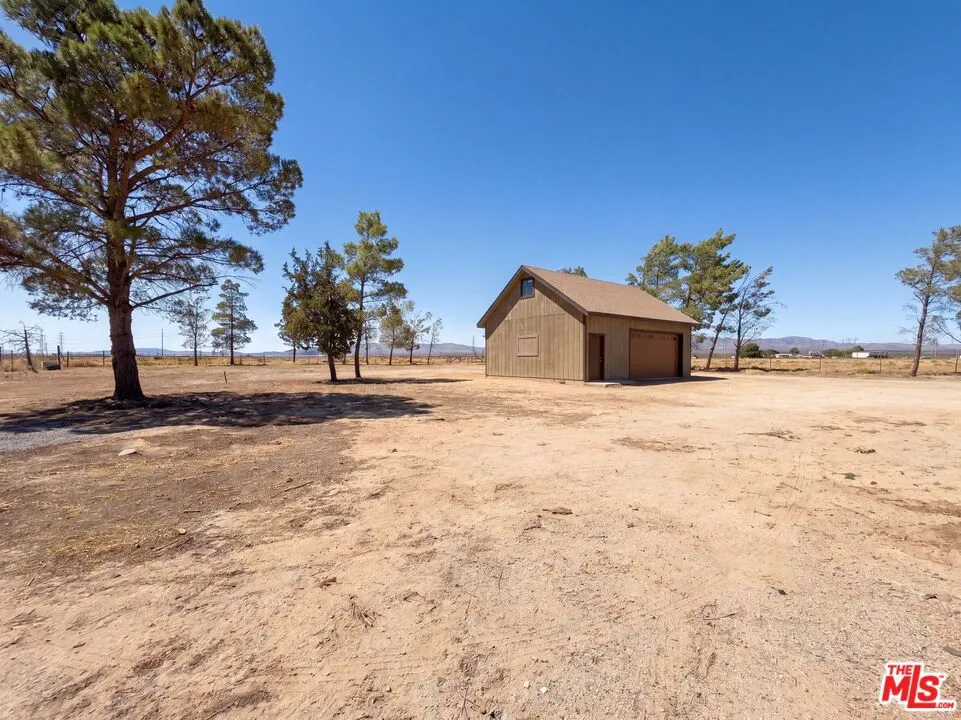 2359 100th Street Rosamond, CA 93560