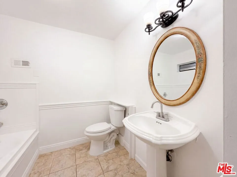 2359 100th Street Rosamond, CA 93560