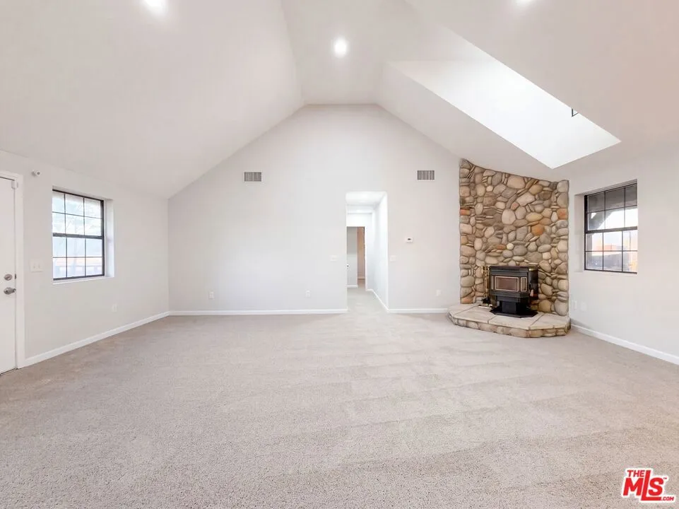 2359 100th Street Rosamond, CA 93560