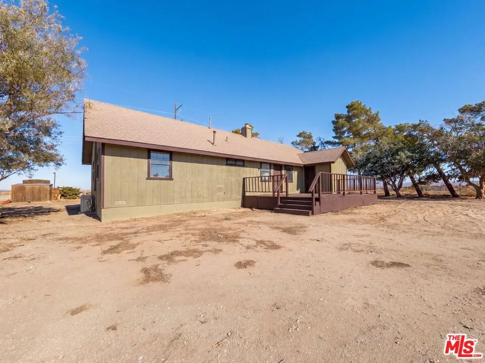 2359 100th Street Rosamond, CA 93560