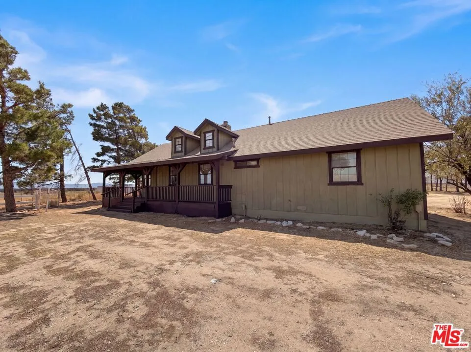 2359 100th Street Rosamond, CA 93560
