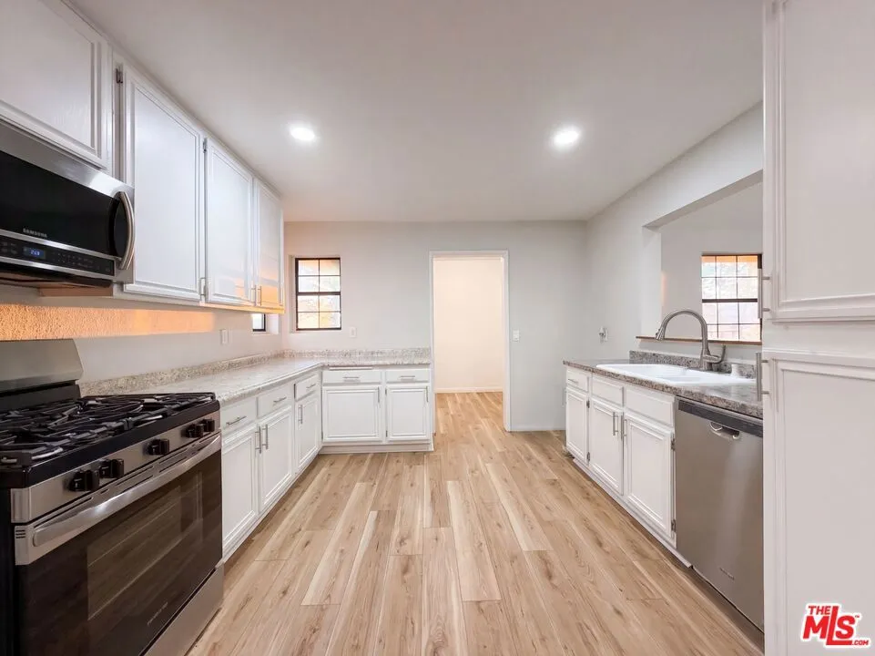 2359 100th Street Rosamond, CA 93560