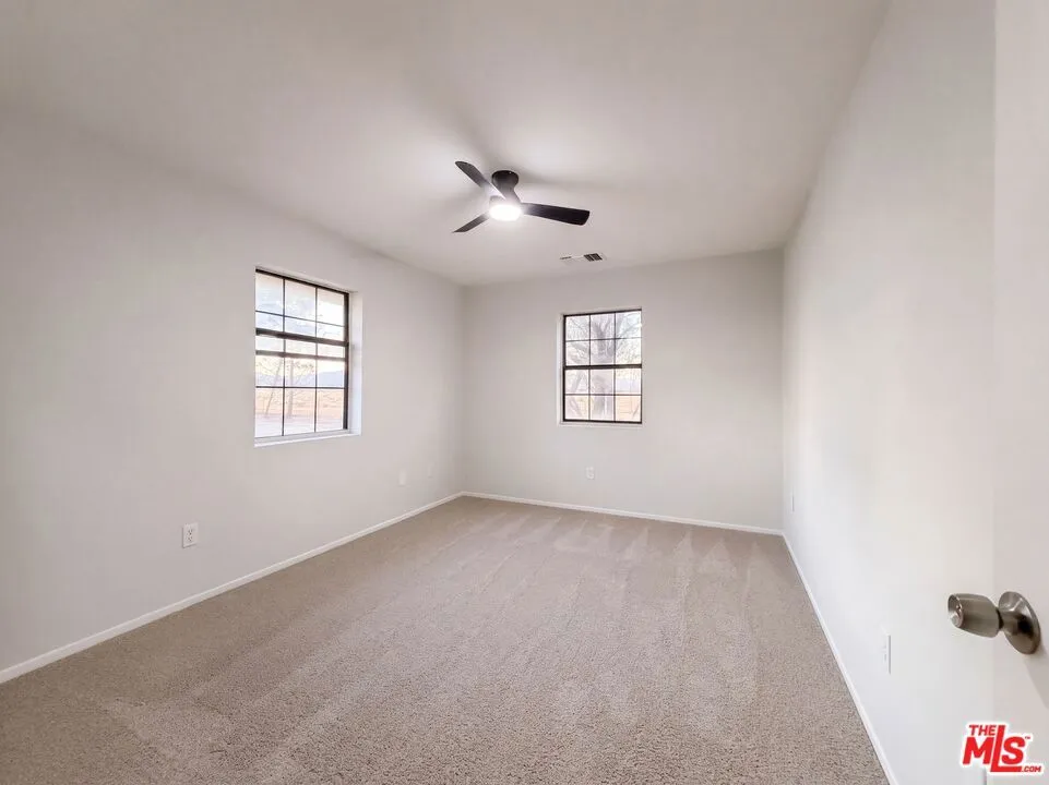 2359 100th Street Rosamond, CA 93560