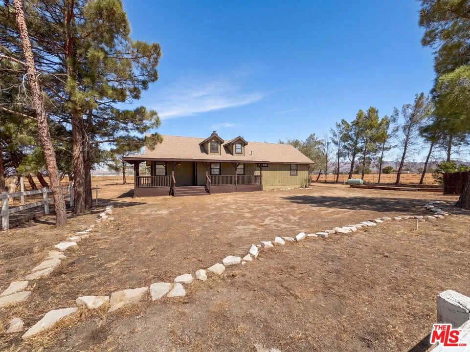 2359 100th Street Rosamond, CA 93560