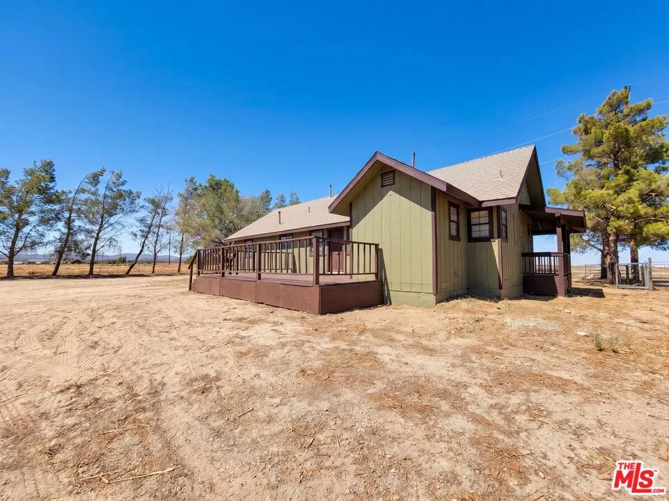 2359 100th Street Rosamond, CA 93560