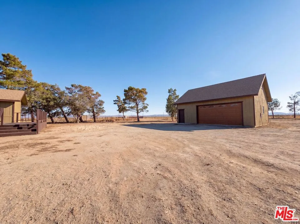 2359 100th Street Rosamond, CA 93560
