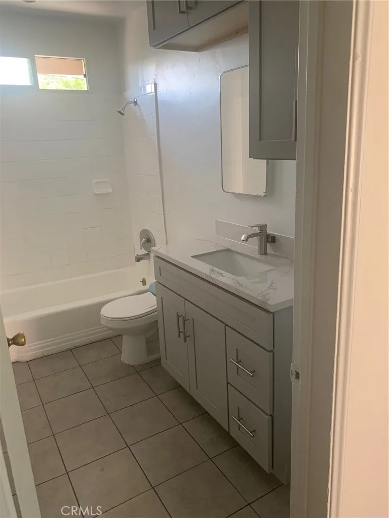 11818 Victory Boulevard North Hollywood, CA 91606