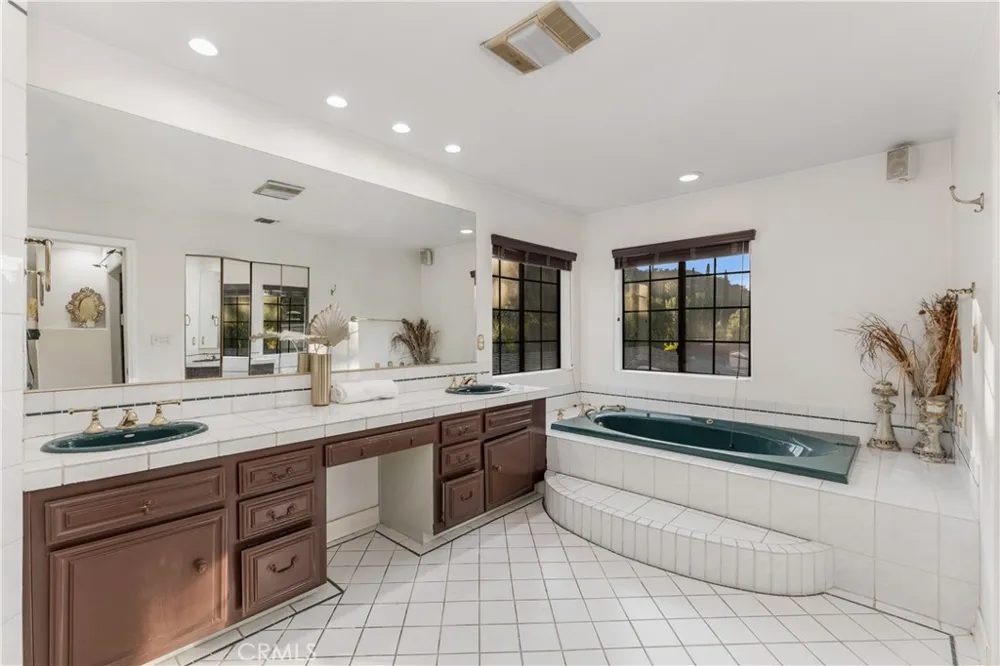 9348 Tujunga Canyon Tujunga, CA 91042