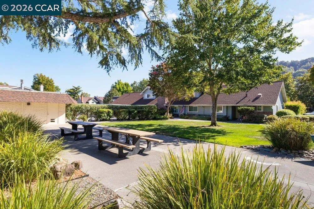 143 Miramonte Dr Moraga, CA 94556