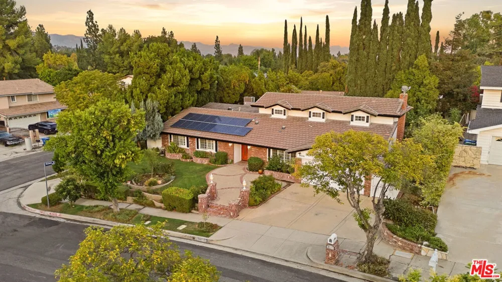 19230 Cheyenne Street Porter Ranch, CA 91326
