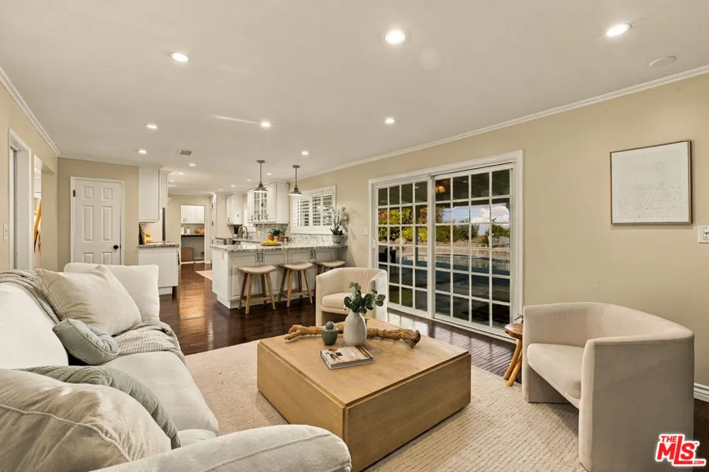 19230 Cheyenne Street Porter Ranch, CA 91326