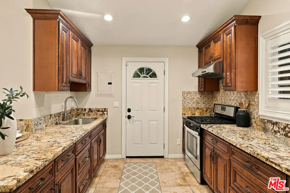 19230 Cheyenne Street Porter Ranch, CA 91326