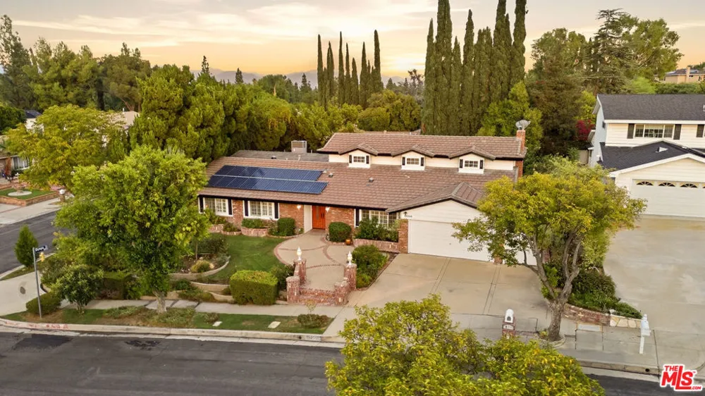 19230 Cheyenne Street Porter Ranch, CA 91326