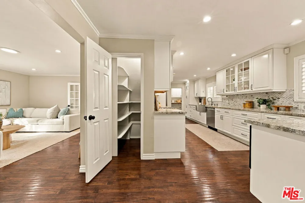 19230 Cheyenne Street Porter Ranch, CA 91326