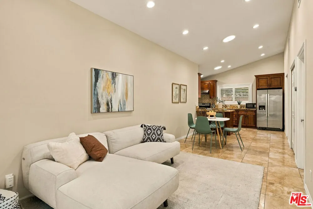 19230 Cheyenne Street Porter Ranch, CA 91326