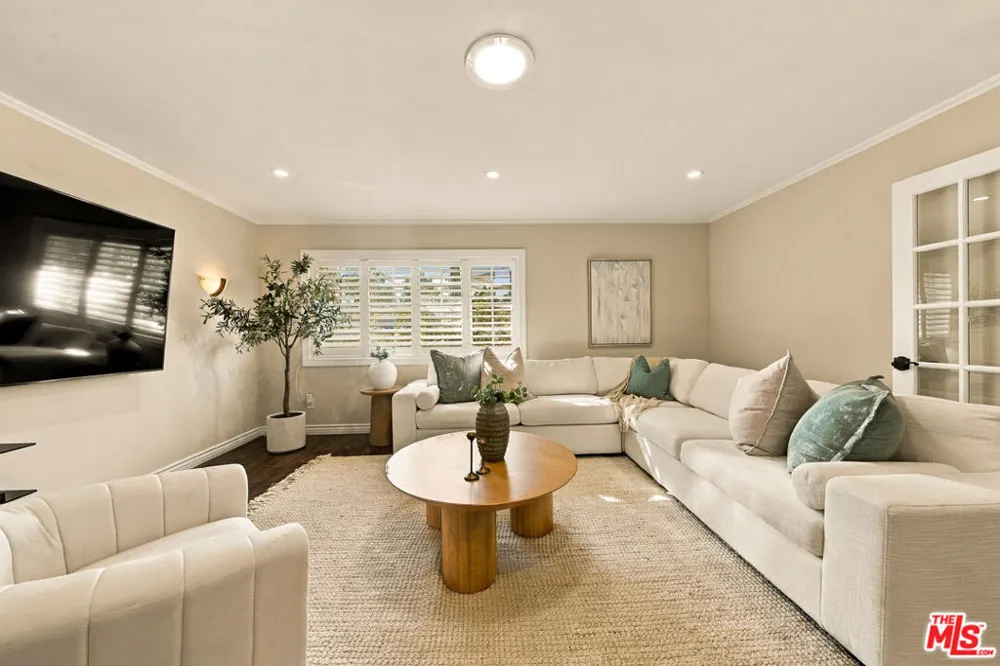 19230 Cheyenne Street Porter Ranch, CA 91326