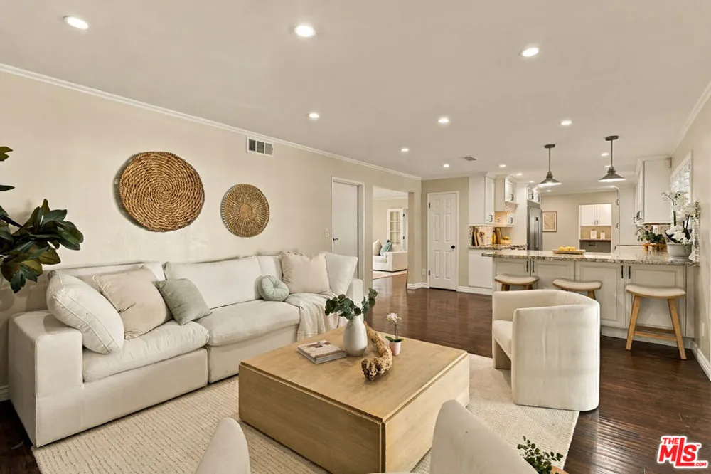 19230 Cheyenne Street Porter Ranch, CA 91326