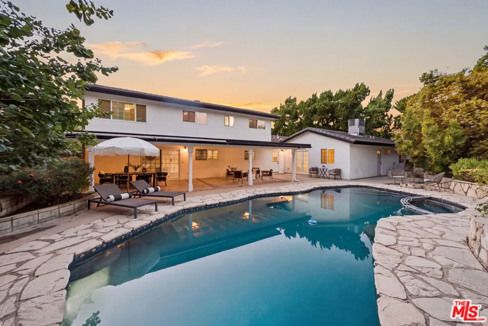 19230 Cheyenne Street Porter Ranch, CA 91326