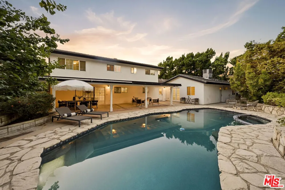 19230 Cheyenne Street Porter Ranch, CA 91326