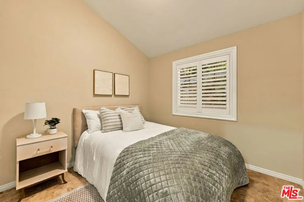 19230 Cheyenne Street Porter Ranch, CA 91326