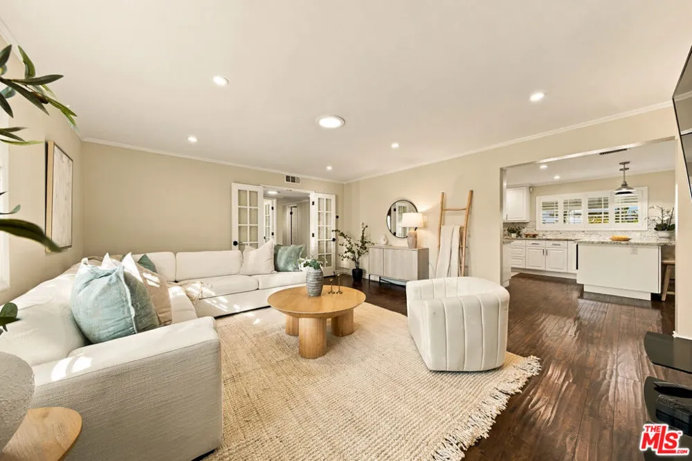 19230 Cheyenne Street Porter Ranch, CA 91326