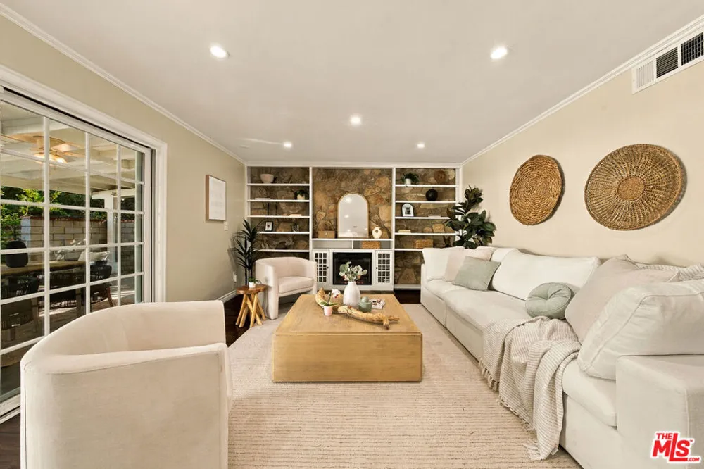 19230 Cheyenne Street Porter Ranch, CA 91326